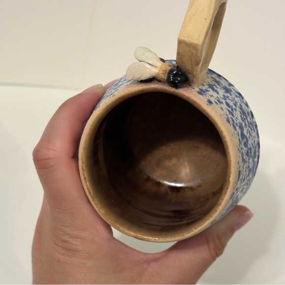 BEE - handmade stoneware mug - Picture 6 of 7